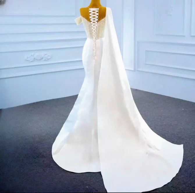 Short sleeve beaded wedding Dress - Image 2