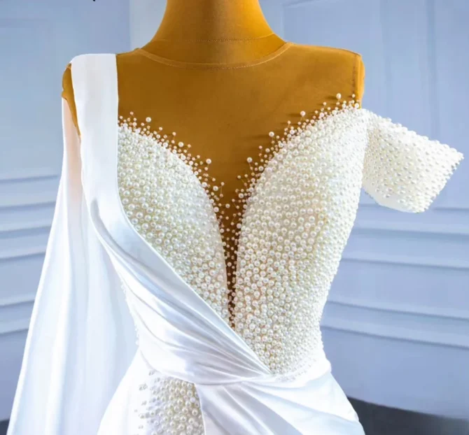 Short sleeve beaded wedding Dress - Image 3