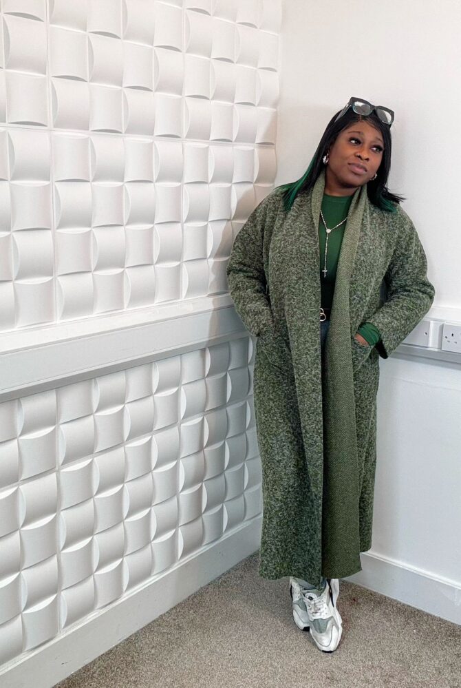 Light coat with two pockets - Image 3