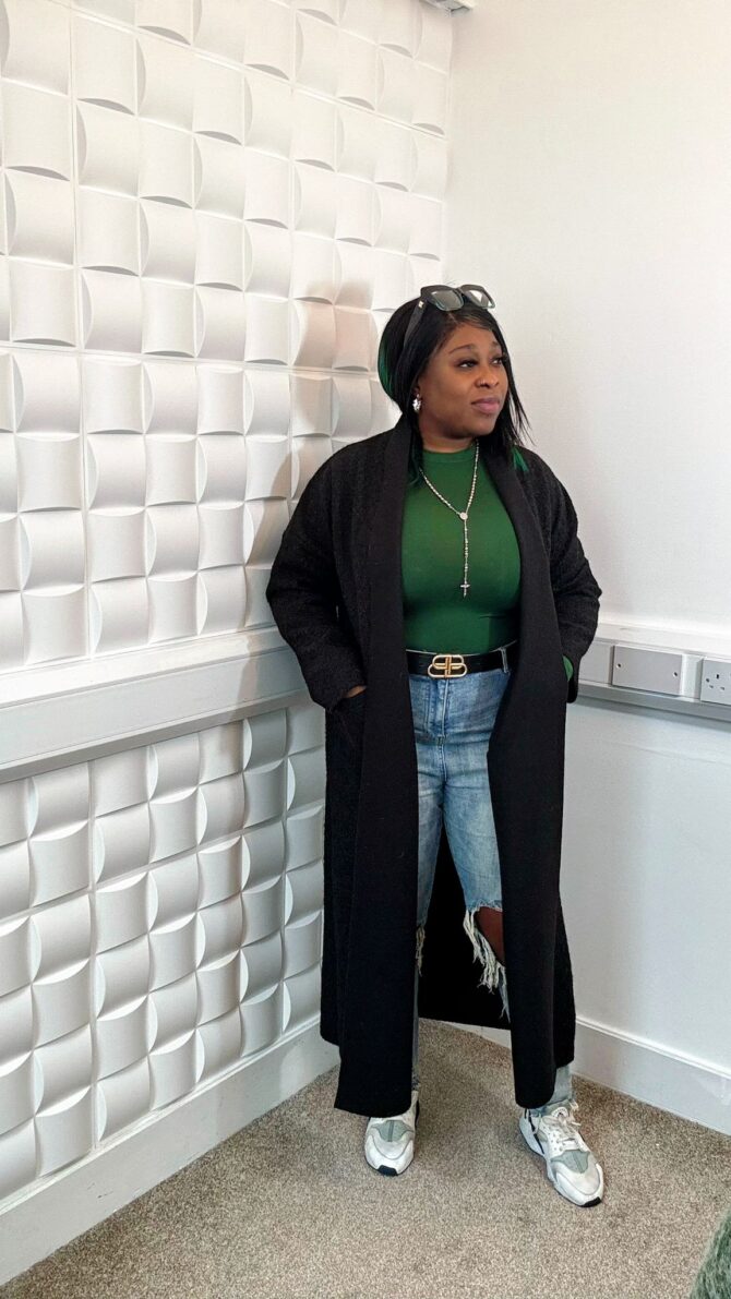 Light coat with two pockets