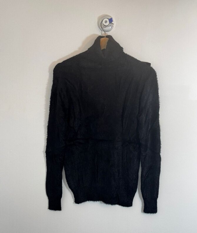 Soft turtle neck sweater - Image 4