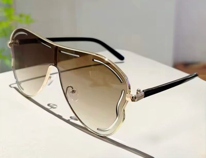 Oversized Butterfly Square Mask Sunglasses - Image 4